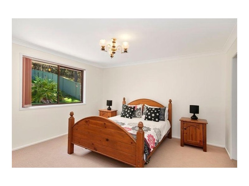 33 Broughton Way, Lakelands NSW 2282