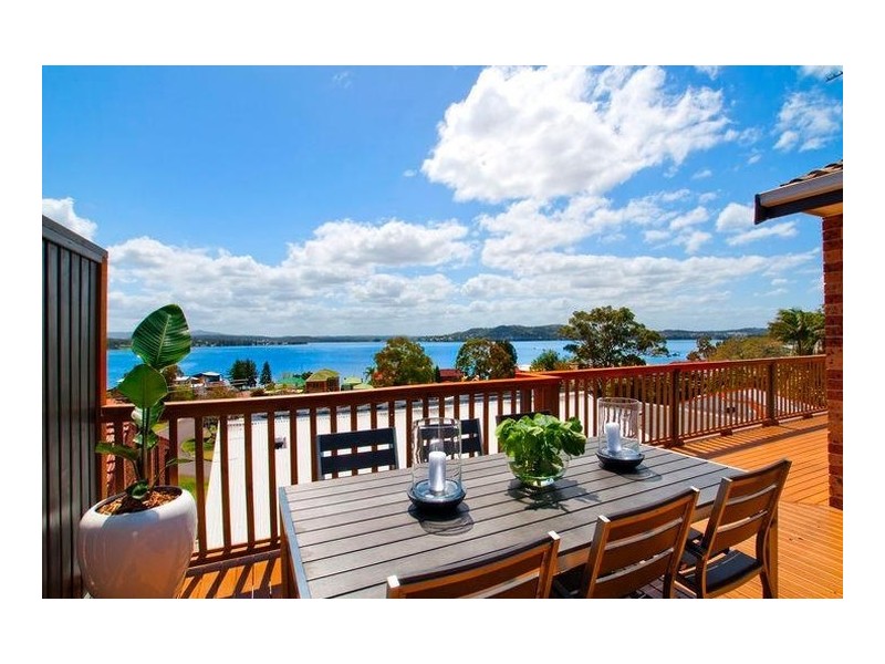 11 Gordon Street, Eleebana NSW 2282