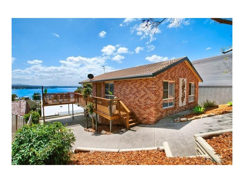 11 Gordon Street, Eleebana NSW 2282