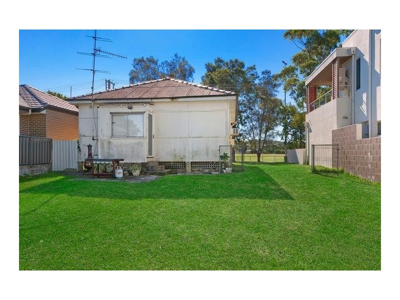 14 New Road, Warners Bay NSW 2282