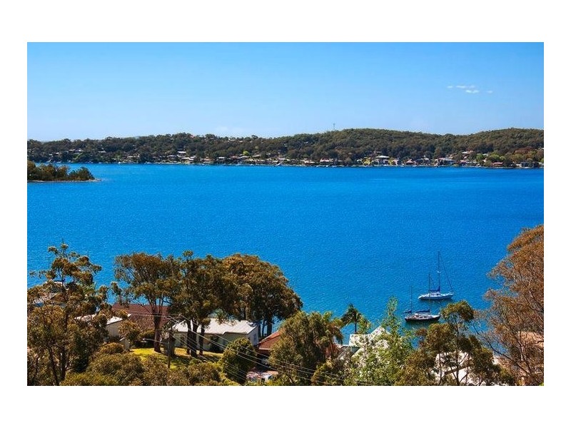 17 Ealing Crescent, Fishing Point NSW 2283