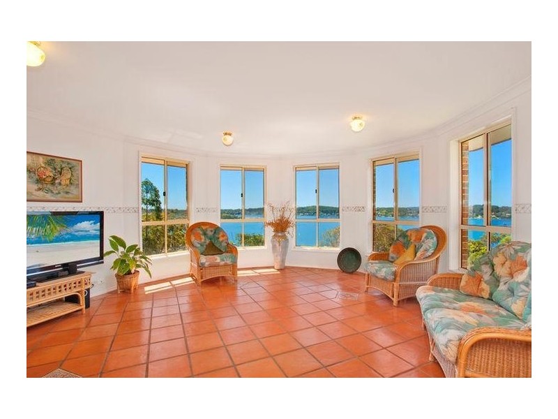 17 Ealing Crescent, Fishing Point NSW 2283