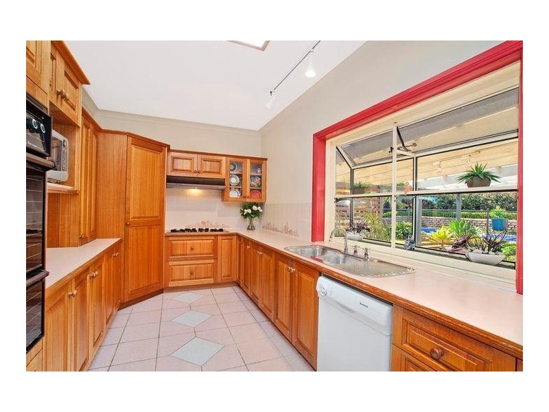 16 Kentmere Drive, Lakelands NSW 2282