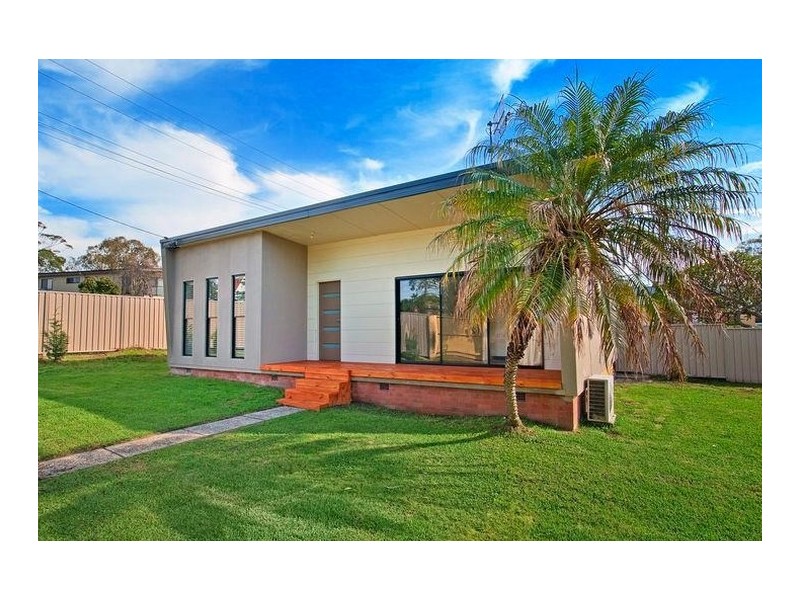 2 Maurie Avenue, Warners Bay NSW 2282