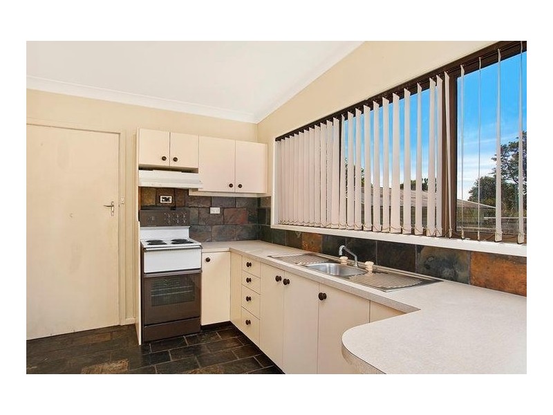 2 Maurie Avenue, Warners Bay NSW 2282