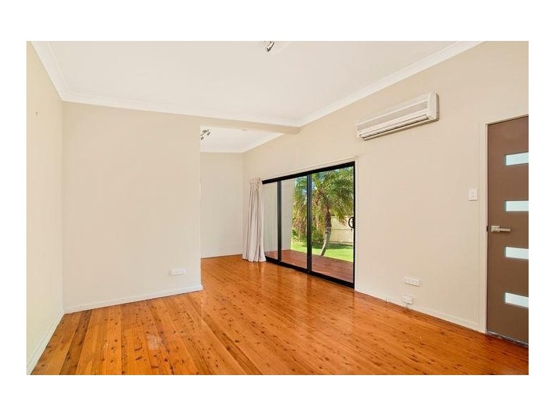 2 Maurie Avenue, Warners Bay NSW 2282