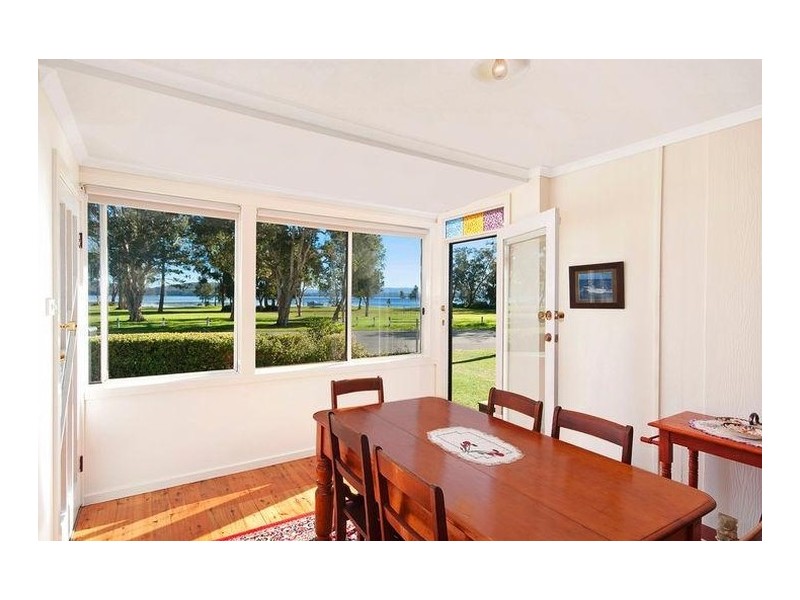 8 Lakeside Drive, Swansea NSW 2281