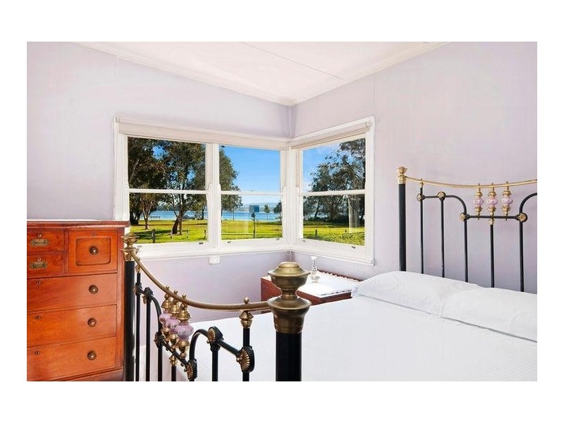 8 Lakeside Drive, Swansea NSW 2281