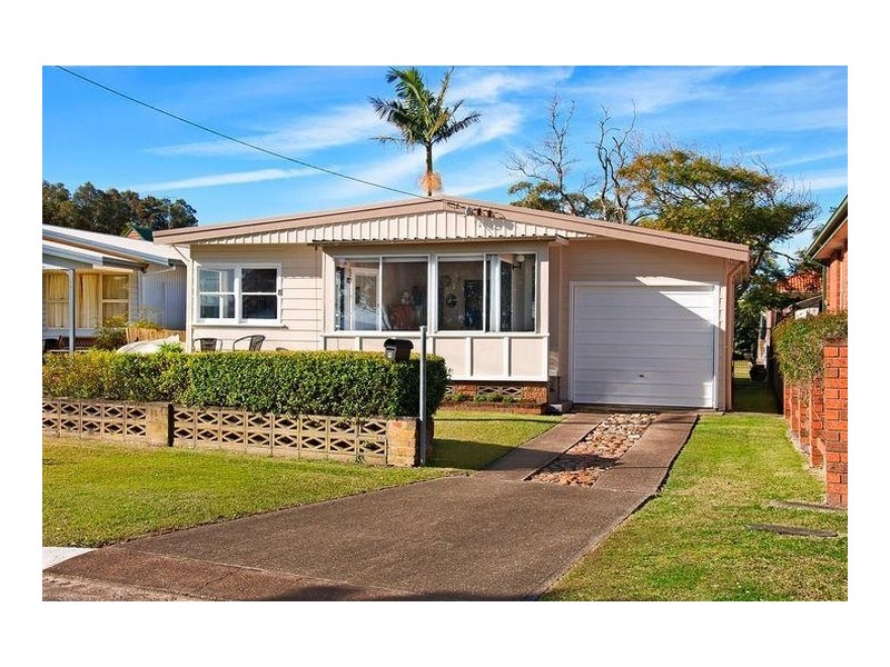 8 Lakeside Drive, Swansea NSW 2281