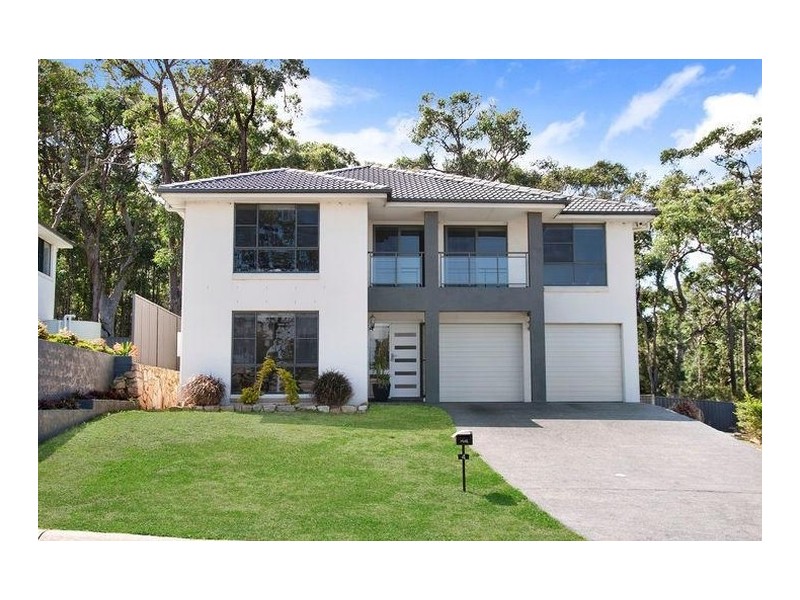 4 Corymbia Street, Croudace Bay NSW 2280