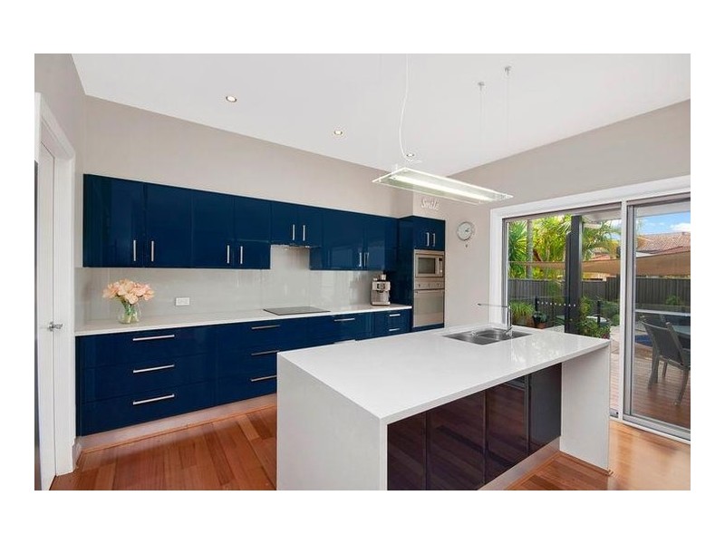 8 Glad Gunson Drive, Eleebana NSW 2282