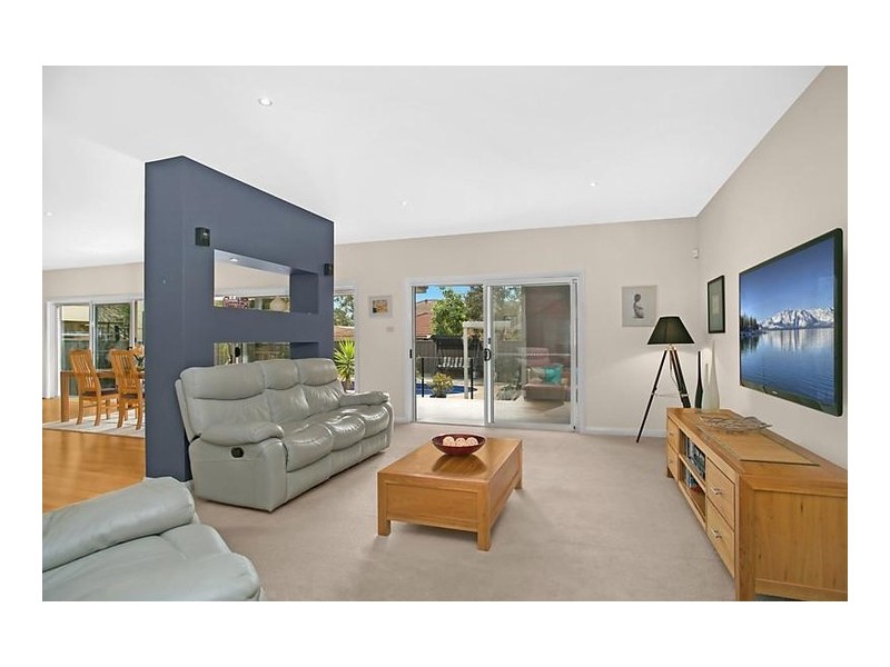 8 Glad Gunson Drive, Eleebana NSW 2282