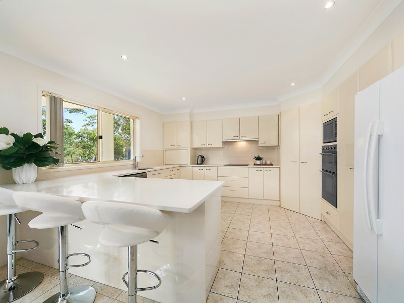 14 Boatmans Row, Eleebana NSW 2282