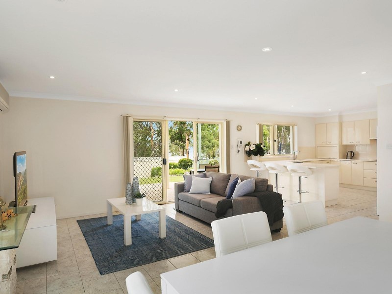 14 Boatmans Row, Eleebana NSW 2282