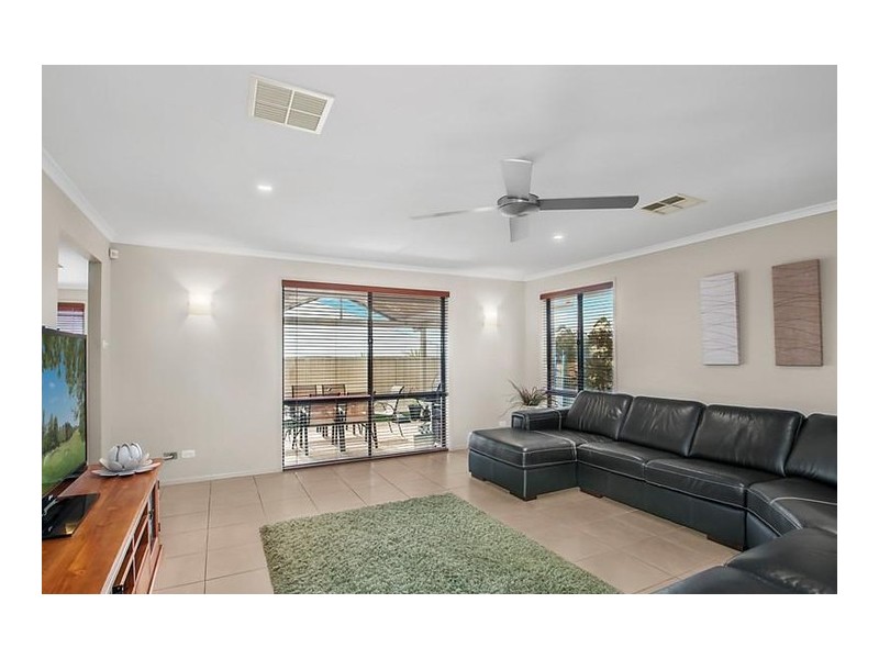 18 Ripon Way, Macquarie Hills NSW 2285