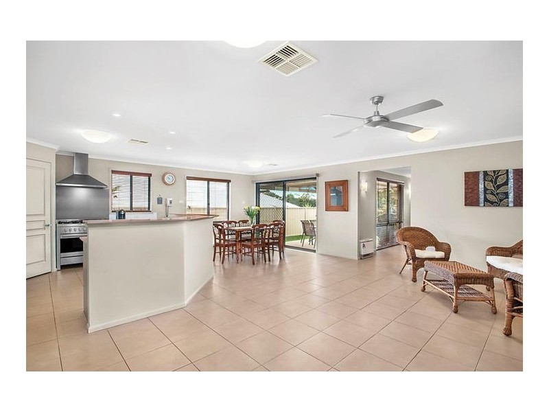 18 Ripon Way, Macquarie Hills NSW 2285