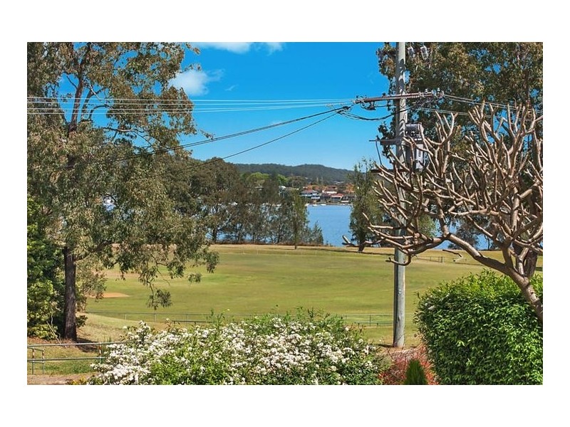 18 Roy Avenue, Bolton Point NSW 2283