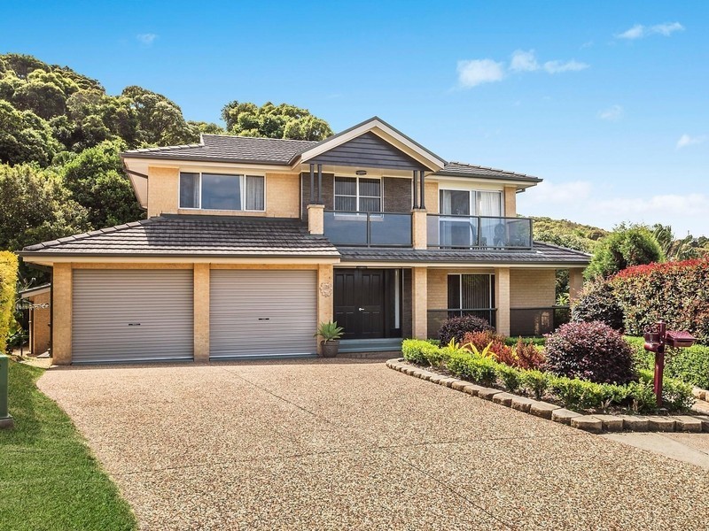 8 Ruby Close, Caves Beach NSW 2281