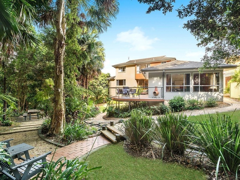 8 Ruby Close, Caves Beach NSW 2281