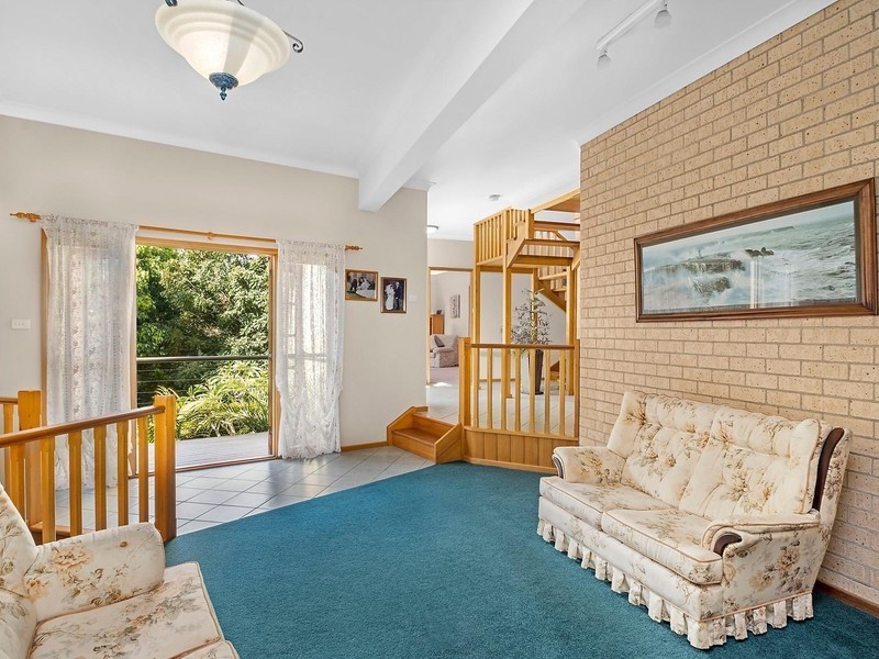 8 Ruby Close, Caves Beach NSW 2281