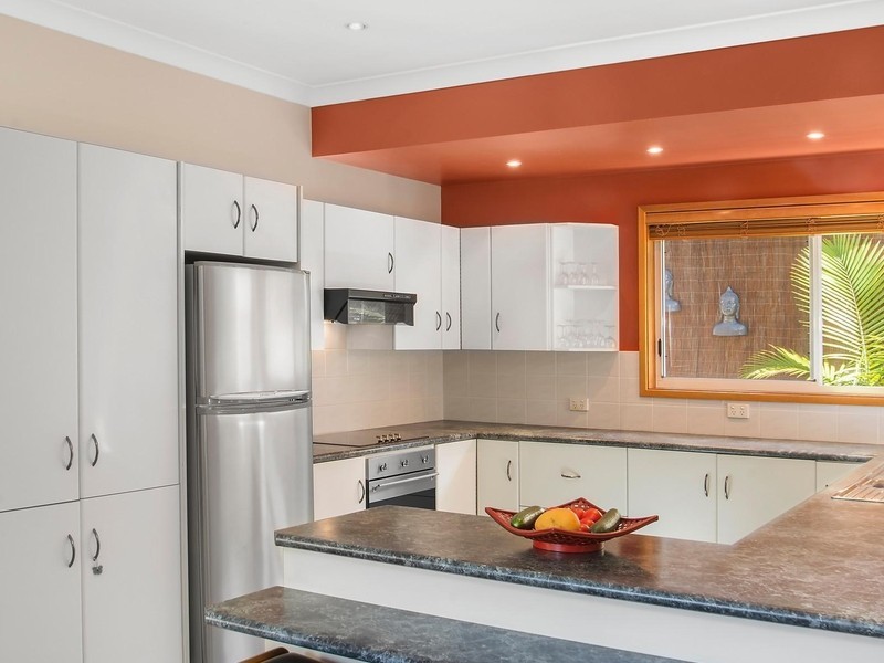 8 Ruby Close, Caves Beach NSW 2281