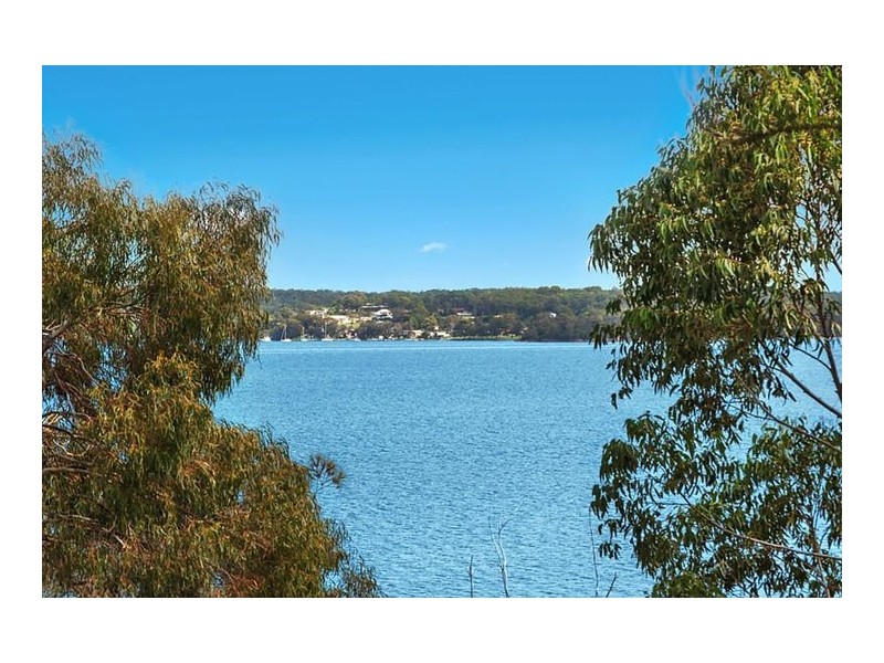 27 Beach Road, Wangi Wangi NSW 2267