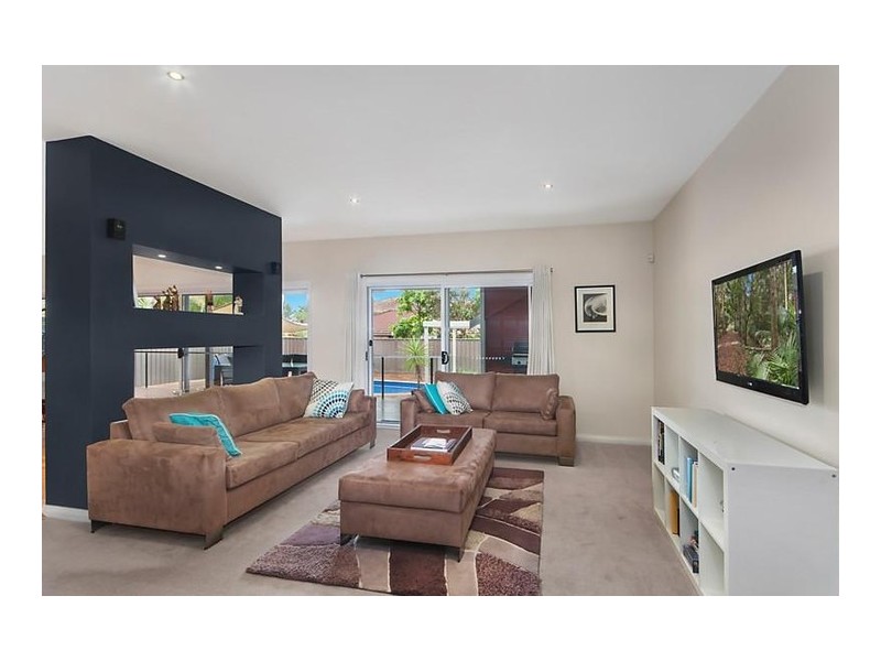 8 Glad Gunson Drive, Eleebana NSW 2282