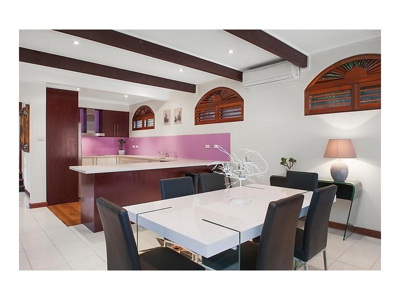 16 Charlton Street, Eleebana NSW 2282