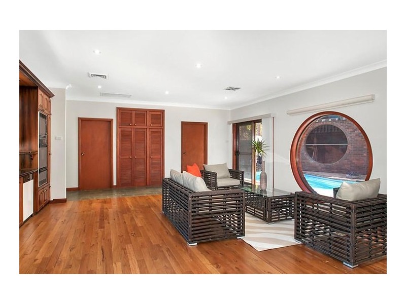 16 Charlton Street, Eleebana NSW 2282