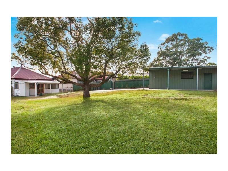26 Fourth Street, Booragul NSW 2284