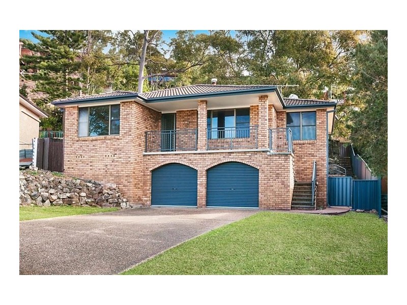 10 Scenic Drive, Caves Beach NSW 2281