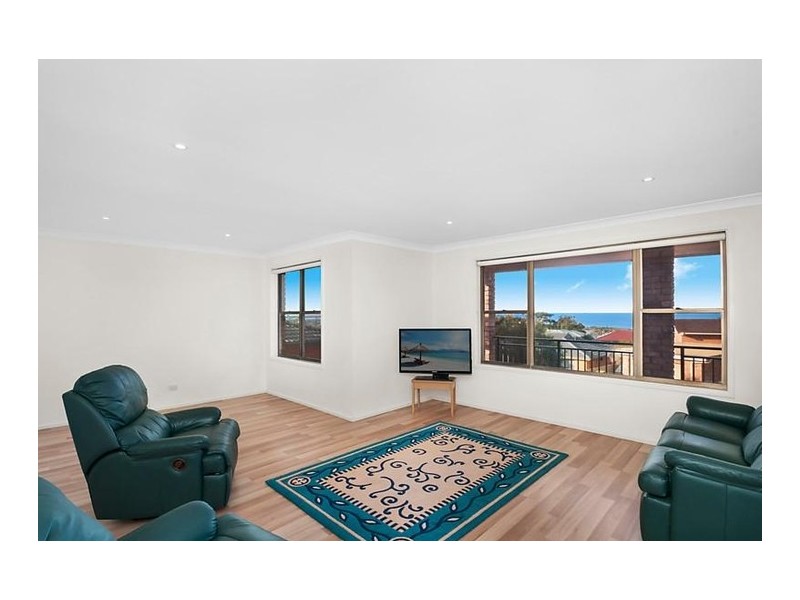 10 Scenic Drive, Caves Beach NSW 2281