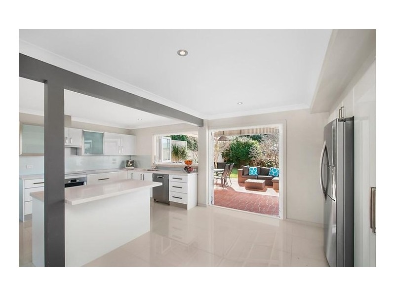 9 Middle Street, Caves Beach NSW 2281