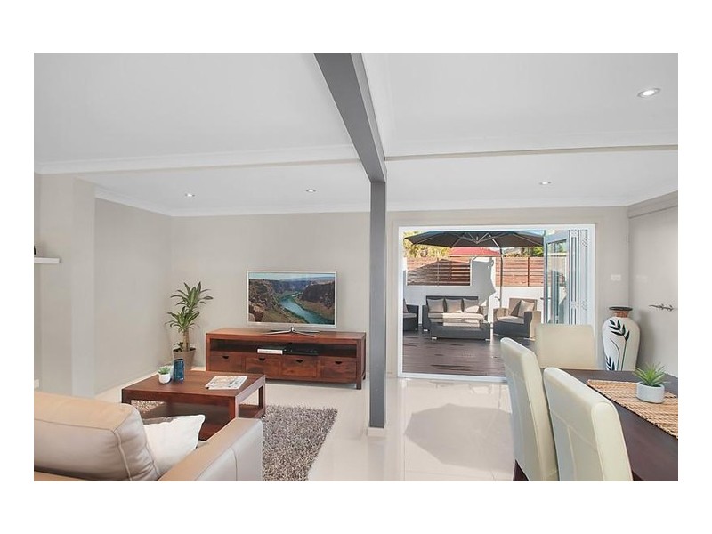 9 Middle Street, Caves Beach NSW 2281
