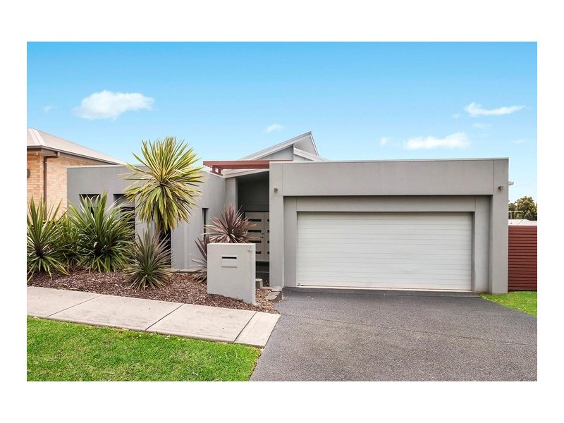 4 Harcourt Parade, Macquarie Hills NSW 2285