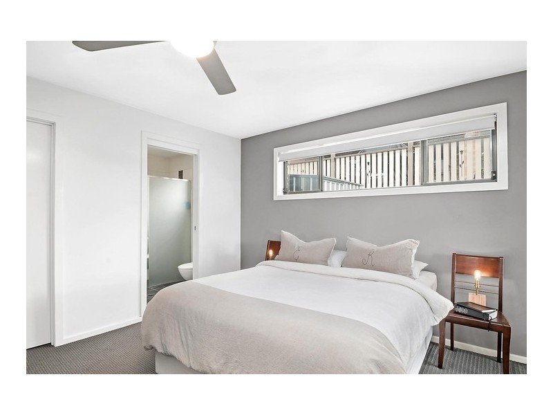 4 Harcourt Parade, Macquarie Hills NSW 2285