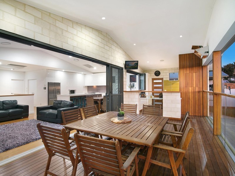 11 James Street, Warners Bay NSW 2282