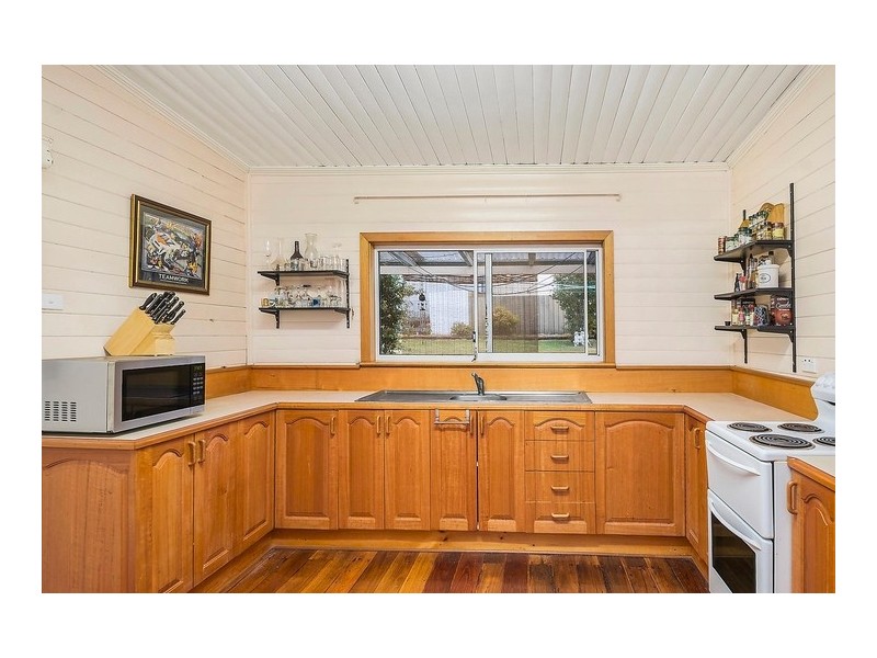 11 Queens Avenue, Cardiff NSW 2285