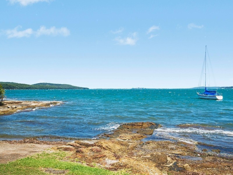 12 Macquarie Street, Bolton Point NSW 2283