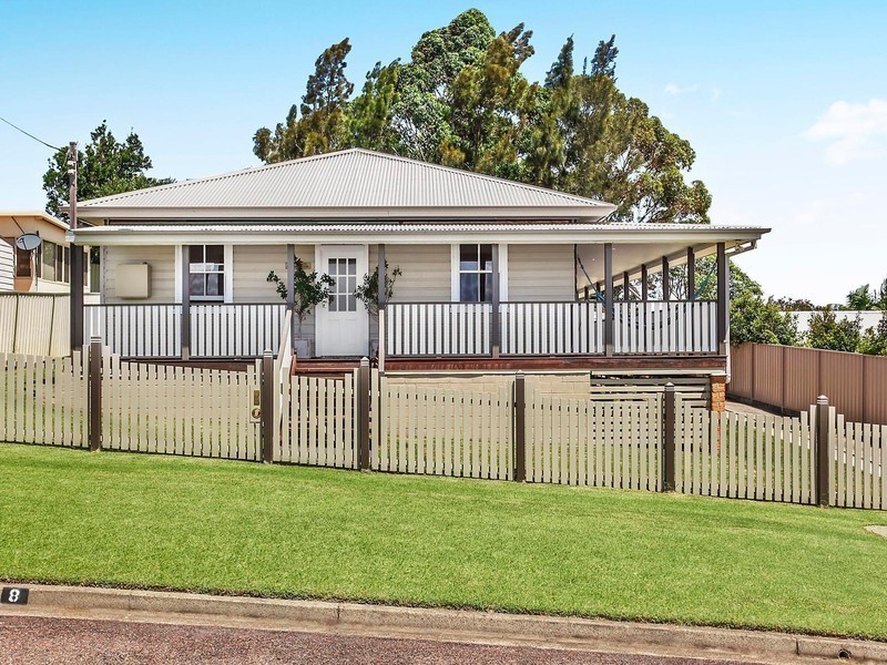 8 Fourth Street, Boolaroo NSW 2284