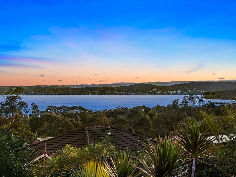 16 Grovelake Close, Eleebana NSW 2282