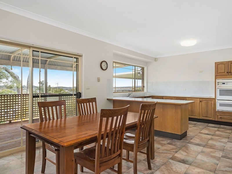 16 Grovelake Close, Eleebana NSW 2282