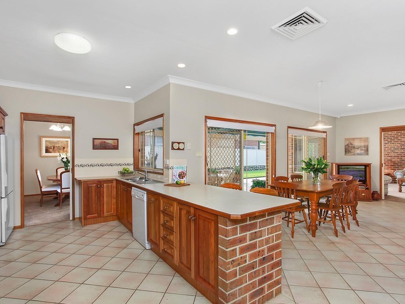 10 Westminster Close, Valentine NSW 2280