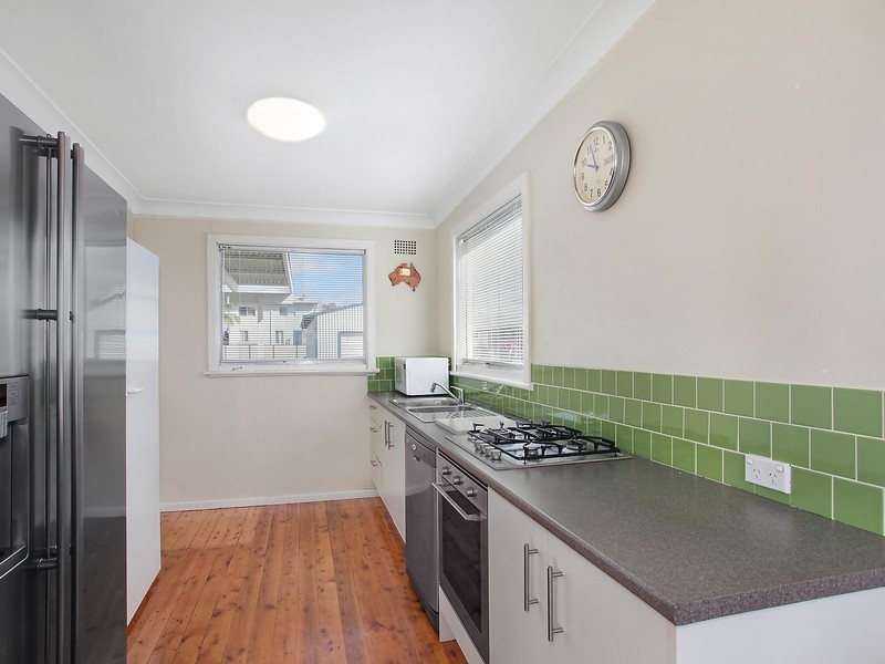 39 Jones Avenue, Warners Bay NSW 2282