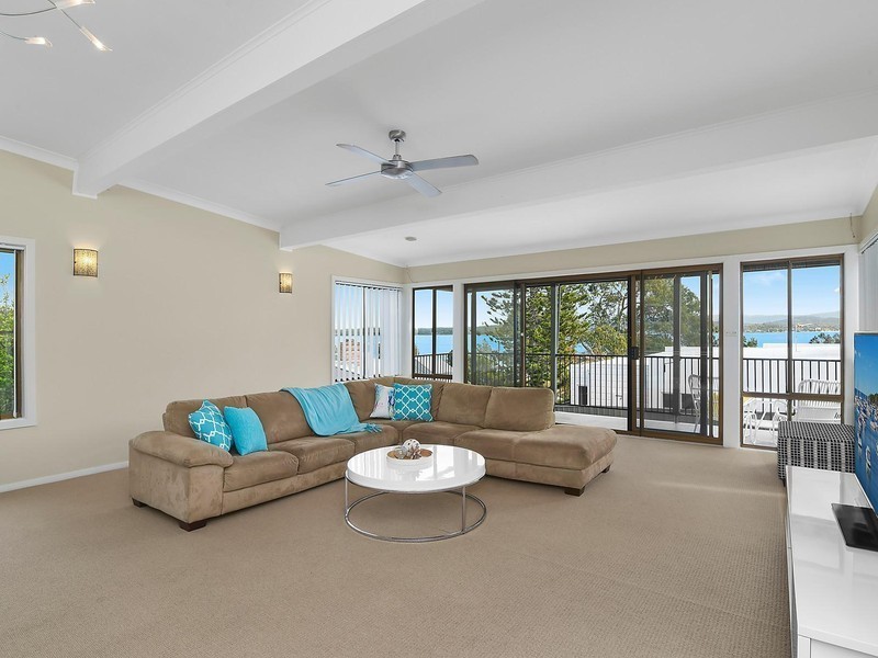 21 Jones Avenue, Warners Bay NSW 2282