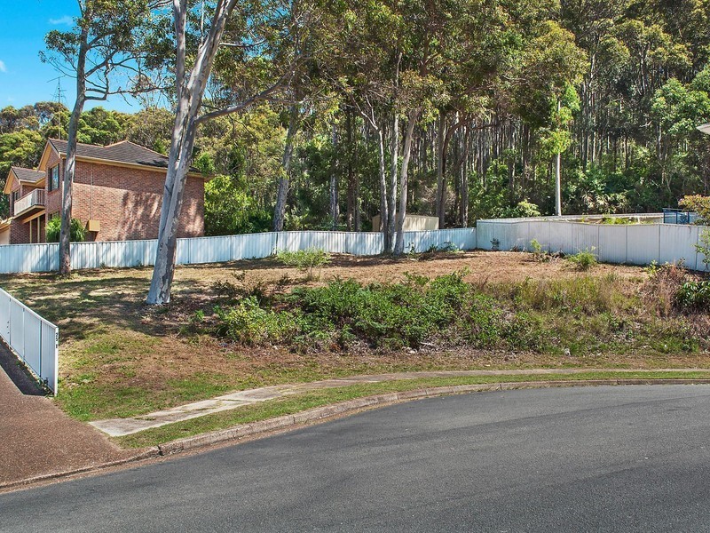 27 Copper Valley Close, Caves Beach NSW 2281