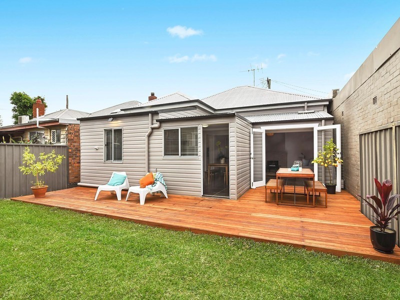 9 Lindsay Street, Hamilton NSW 2303