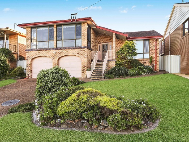 134 Caves Beach Road, Caves Beach NSW 2281