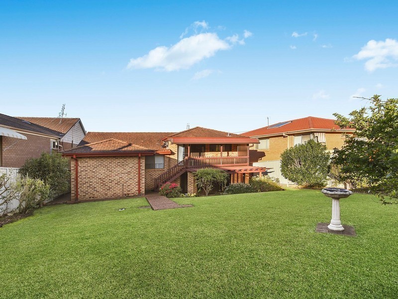 134 Caves Beach Road, Caves Beach NSW 2281