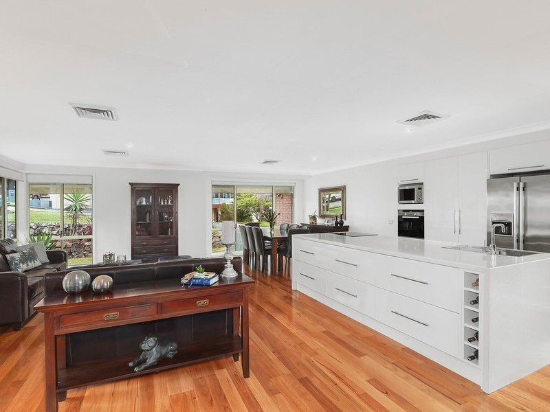 11 Cinnabar Close, Caves Beach NSW 2281